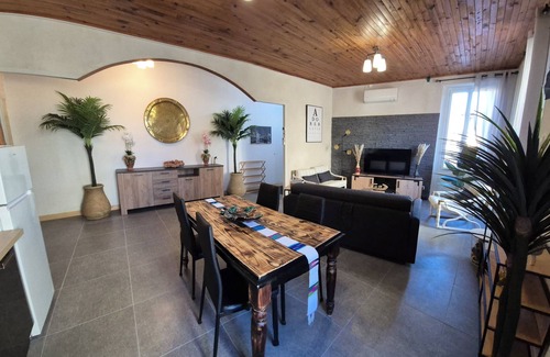 Laragne-Monteglin Apartment | Le Loft - 1-bedroom apartment - Ground floor. Ideally located for shopping and tourism.