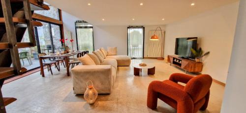 Sete Apartment | LE LOFT DE THAU, Standing, Grand Patio, Déco Bohème, Parking, Climatisation