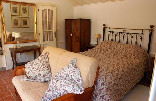 Brion Bed & Breakfast | Le Logis du Pressoir Chambre d'Hotes Bed & Breakfast in beautiful 18th Century Estate in the heart of the Loire Valley with heated pool and extensive grounds