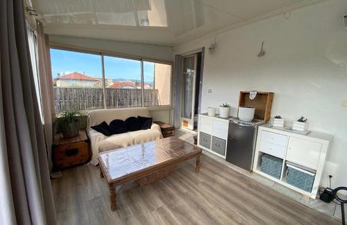 La Seyne-sur-Mer Apartment | Le Lola charment T3 à 10 minutes à pied de la plage.