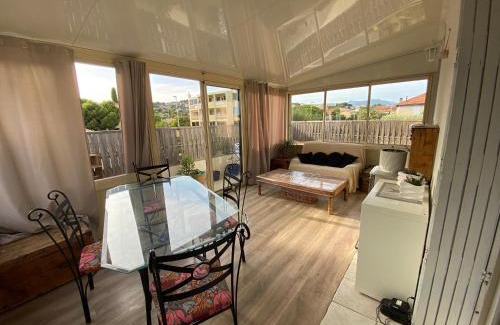 La Seyne-sur-Mer Apartment | Le Lola charment T3 à 10 minutes à pied de la plage.