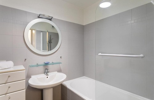 Colombier - Champ de Mars Apartment | Le Lounge - 2 chambres avec parking