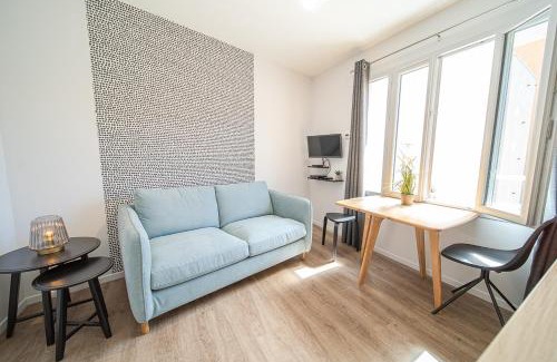 Oullins Apartment | Le Lumière T2- Metro B Oullins-Lyon centre