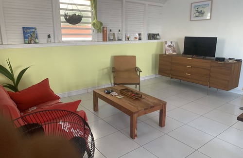 Sainte-Marie Apartment | Le Madras Avec vu sur le Tombolo. Animaux de Compagnie Acceptés!