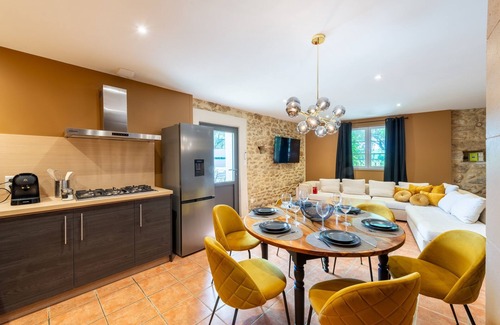 Suze-la-Rousse Apartment | Le Mas des Aracil 1 - Appt climatisé 6p, piscine