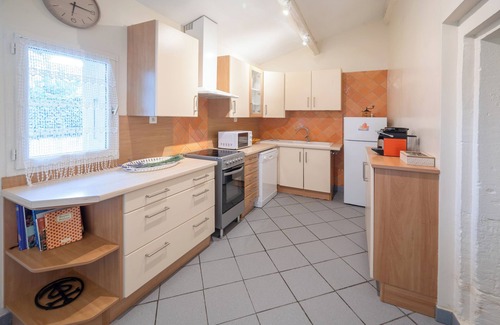 Arles House | Le Mas Sivan - Provencal house with terrace, secure parking, air conditioning, wifi