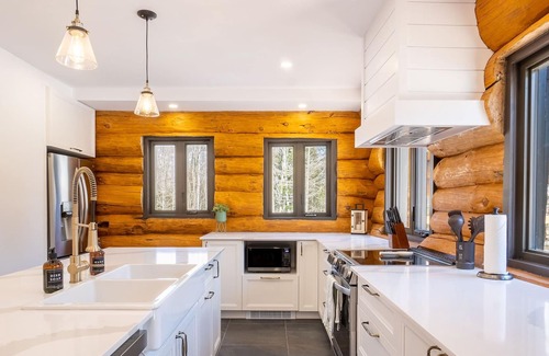 St-Adolphe-d'Howard Cabin | Le Massif | Spa & BBQ | Workspace