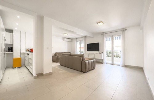 Cannes City Centre Apartment | Le Maubourg