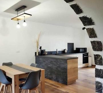 Lathuile Apartment | LE MAZOT-SPA HIVER ET ETE-Piscine-Proche lac-Charme-Détente