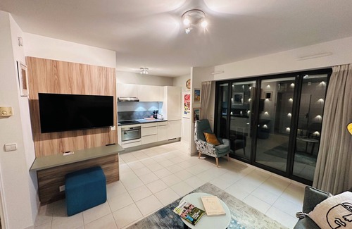 Carre d'Or Apartment | Le Mediterranean- Carre d'Or- Promenade des Anglais - City lights