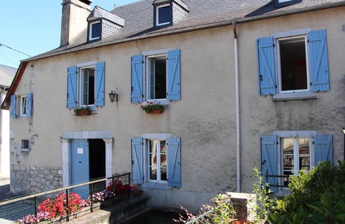 Arudy Cottage | Le Moulin d'Arudy *: historic house on the canal and its washhouses