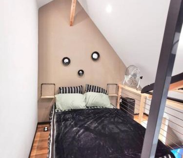 Quimper Apartment | LE NID DE LA TOURELLE - Wifi - Hôpital - IUT