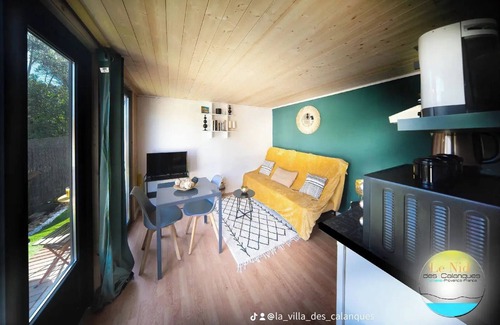 9th Arrondissement Apartment | Le Nid des Calanques Studio Plus Tente