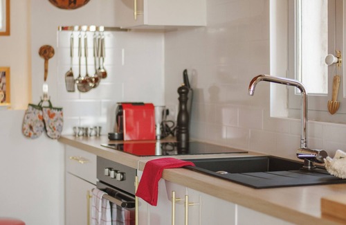 Montpellier City-Centre Apartment | Le Nid Exotique: views over the rooftops of the city center