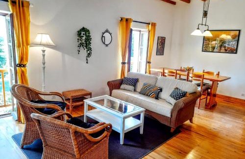 Port-Sainte-Marie House | Le Nid - Maison dans les bois avec cheminée et vue