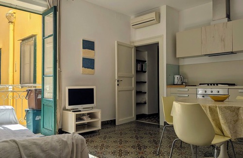 Trapani City Centre Apartment | Le Ortensie, terrace in the center of Trapani near the beach