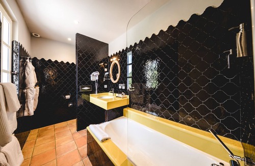 Gordes Hotel | Le Palais D'Aglaé
