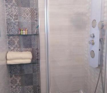 Juan-les-Pins Apartment | Le Palais du Tropique appartement vue mer 5é étage avec ascenseur