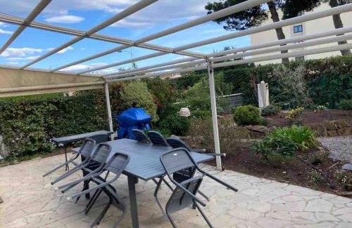 Les Arenes Apartment | Le Papounet Appartement - Maison de 150m2 à 500m de la plage et du centre ville