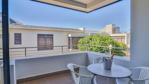 Hermanus City-Centre Apartment | Le Paradis 5