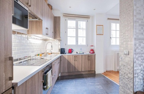 Neuilly-sur-Seine Apartment | Le Parisien ~ Champs Elysées ~ Near Metro