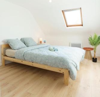 Saint-Quentin Apartment | Le perchoir ensoleillé 2Pers Wifi centre