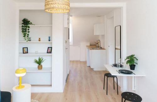 Saint-Quentin Apartment | Le perchoir ensoleillé 2Pers Wifi centre