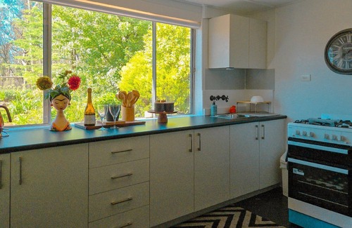 Blue Mountains City Council House | Le Petit Chateau Bushland Views