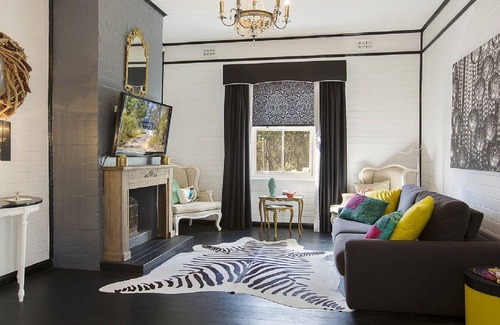 Blue Mountains City Council House | Le Petit Chateau Bushland Views