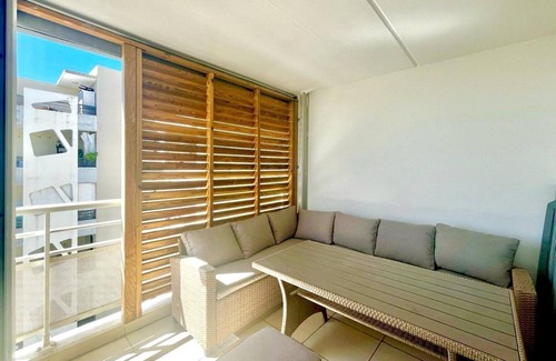 Saint-Denis Apartment | Le Petit Cocon, Sea view, comfort & parking