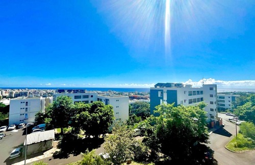 Saint-Denis Apartment | Le Petit Cocon, Sea view, comfort & parking