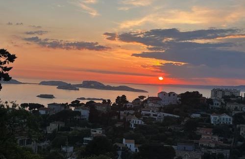 Roucas-Blanc Villa | Le Petit Croquant