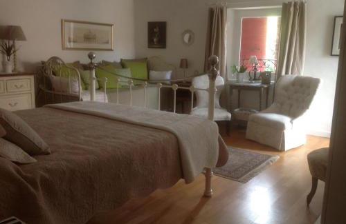 La Roque-d'Antheron Bed & Breakfast | Le petit Figuier