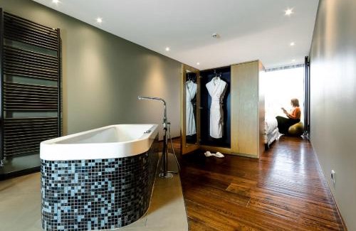 Duingt Hotel | Le Petit Létraz