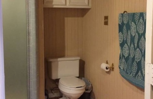 April Sound Apartment | Le Petit Naj Mahal · Cozy Guest-Studio by the Golf Course Lake-Front
