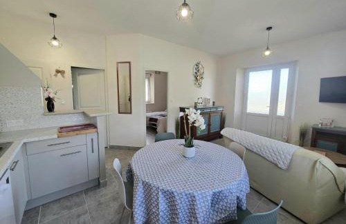 Genis House | Le petit Nid d'Eugénie - Havre en Campagne, Animaux Bienvenus - FR-1-616-467