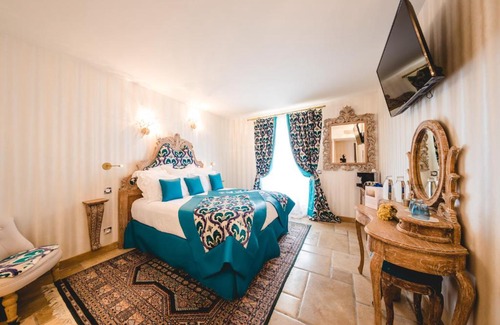 Gordes Hotel | Le Petit Palais D'Aglae
