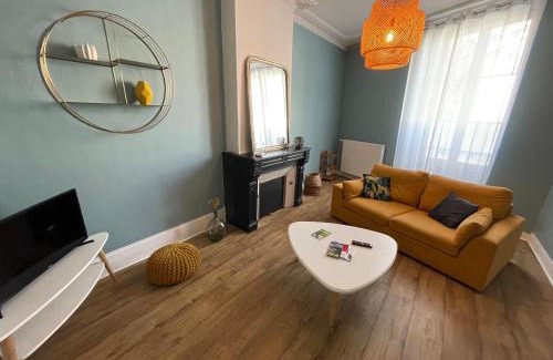 Centre Ville Apartment | -Le Petit Rochelais- centre ville, stationnement, Netflix - idéal couples, familles, business