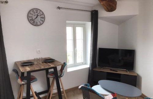 Royat Apartment | Le Petit Sault - Super Studio refait à neuf proche des commerces NaionalN3