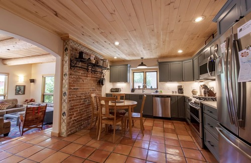 Salida House | Le Petit Soliel - In-Town Home, Ready for Your Whole Family!