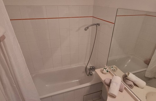 Vacqueyras Hotel | Le Pradet Hotel