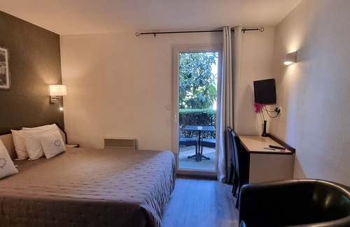 Vacqueyras Hotel | Le Pradet Hotel