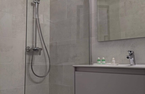 Vacqueyras Hotel | Le Pradet Hotel