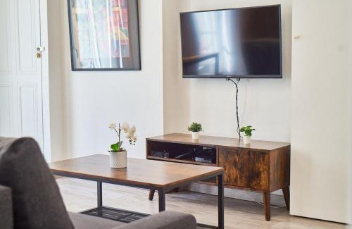 Oullins Apartment | Le République-cosy 4 pers-Oullins-Lyon Centre