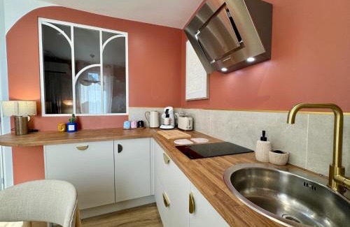 Moulins Apartment | "Le rêve de Gaïa" Wifi, parking gratuit dans la rue