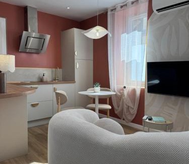 Moulins Apartment | "Le rêve de Gaïa" Wifi, parking gratuit dans la rue