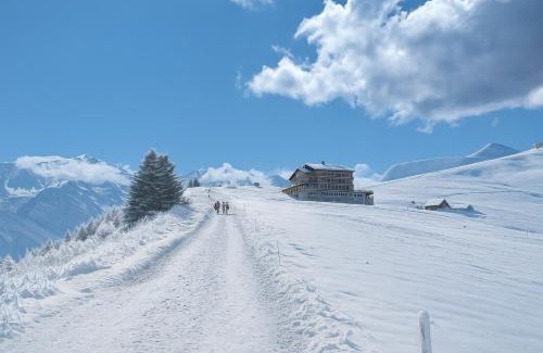 Saint-Gervais-les-Bains Hotel | Le Refuge Chez La Tante - Mont d'Arbois, accès en télécabine avant 17h