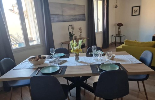 Aigues-Mortes Medieval City Apartment | Le Repaire du Soleil