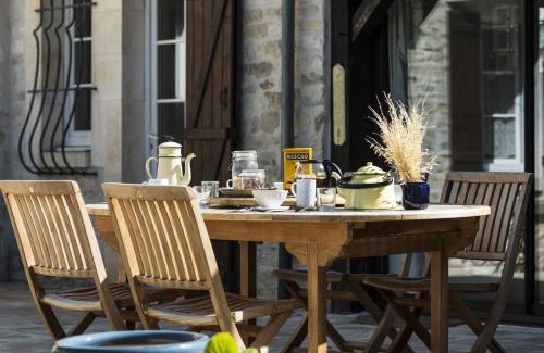 Ouanne House | Le Riad Bourguignon