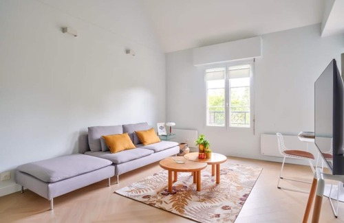 Cergy Apartment | Le Riviera - Port Cergy | Modern & Cosy